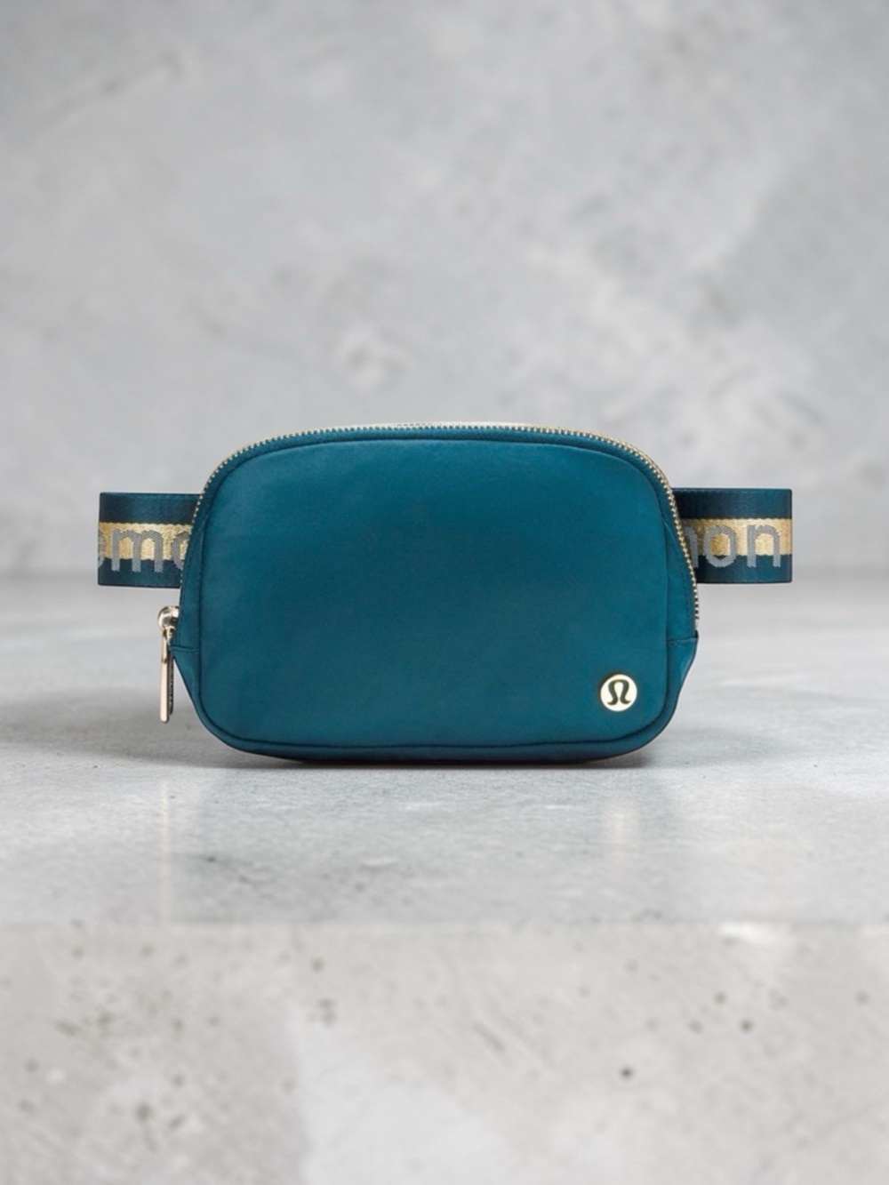 Lululemon Everywhere Belt Bag Wordmark Crossbody Bag in Warp Teal & Gold NWT